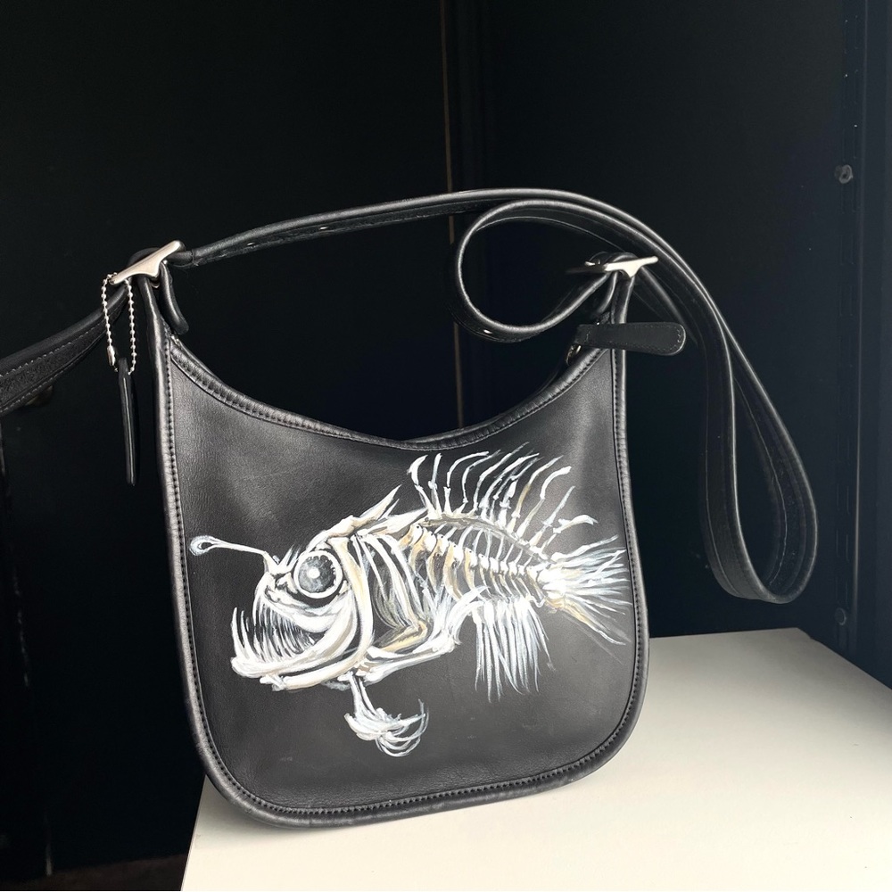 Vintage Coach Black Leather Shoulder Bag with Angular Fish Painting - Picture 2 of 16